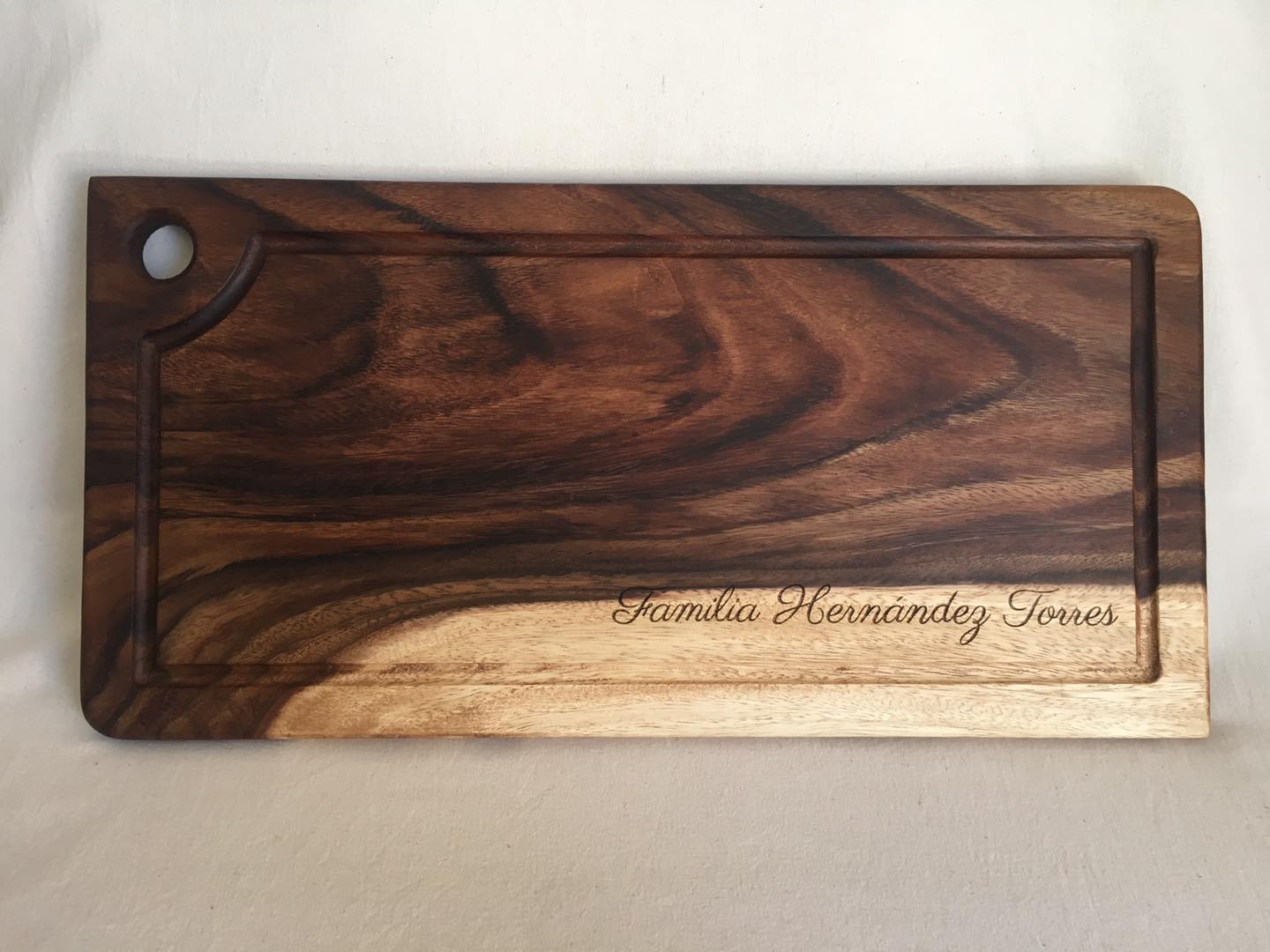 Tabla de Madera de Parota Grande Personalizable (50 x 30cm)
