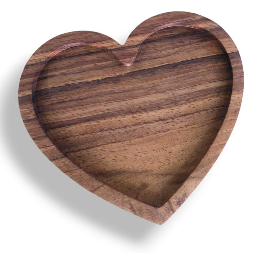 Tabla de Madera de Parota en Forma de Corazón Personalizable (23 x 25 cm)